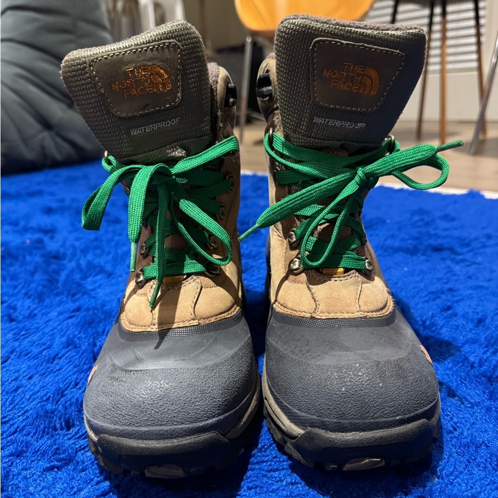 The North Face Baltoro 200 Hydro Seal Women’s Size 7